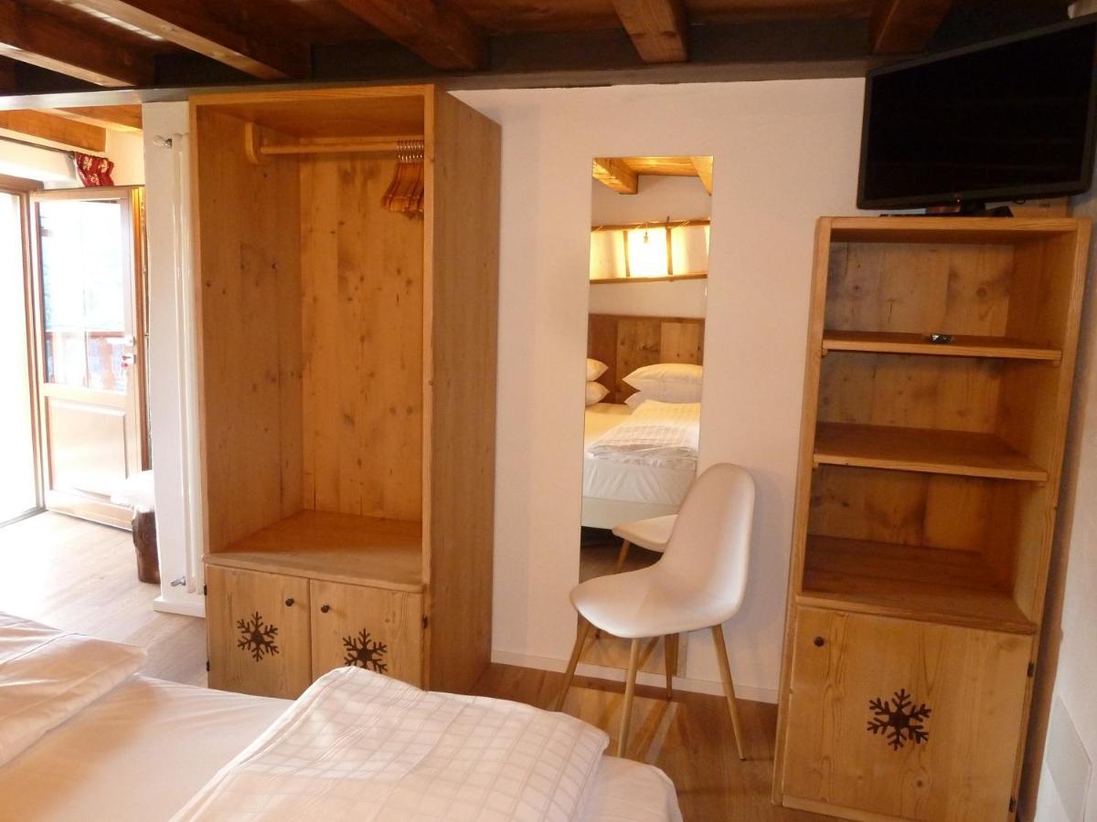 Beb Luca76 Bed & Breakfast Avise Exterior photo