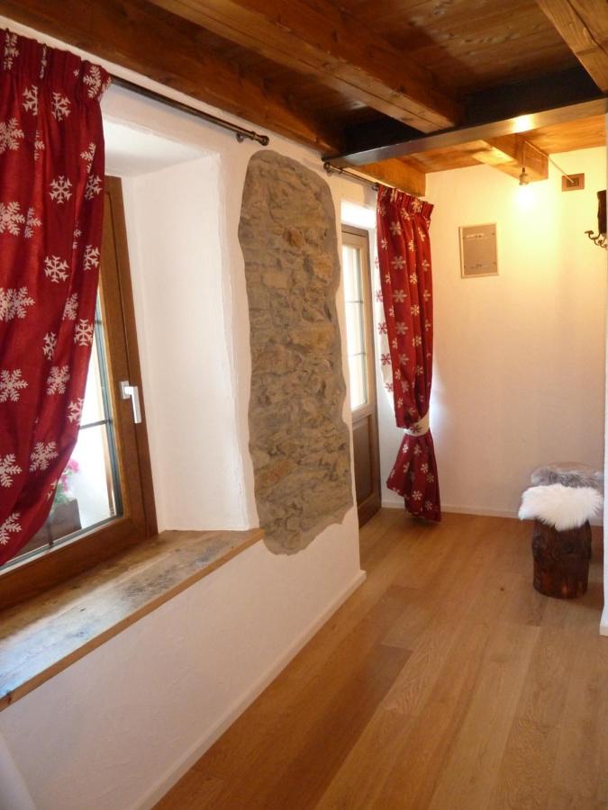 Beb Luca76 Bed & Breakfast Avise Exterior photo